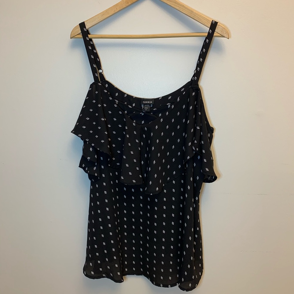 Torrid Off the Black & White Top sz 2 (18/20)
